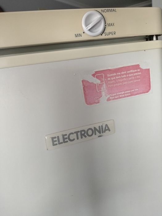 Arca vertical com 6 prateleiras