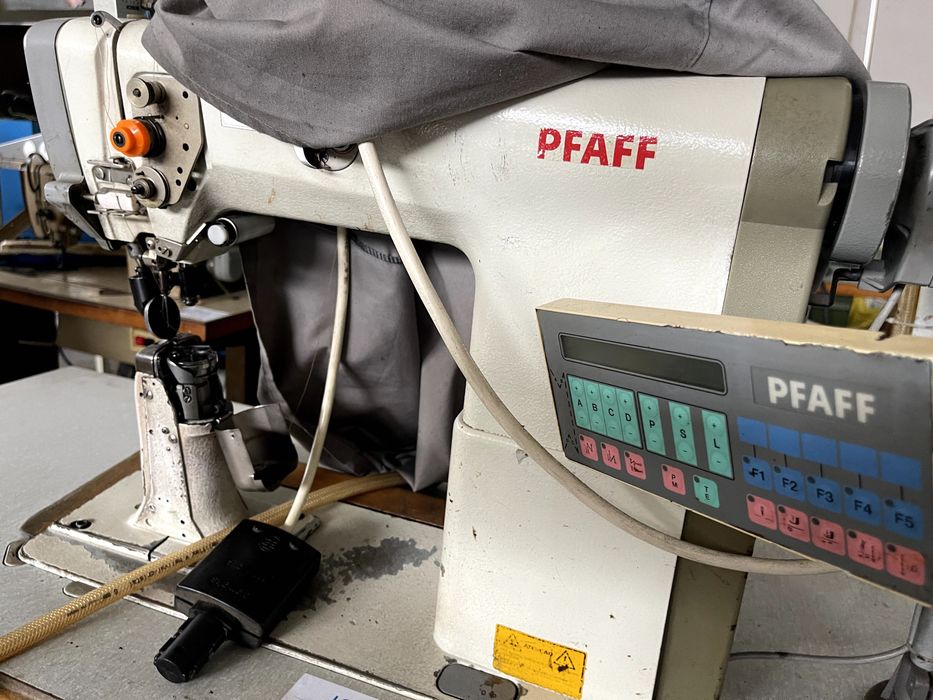 Máquina de coluna alta " PFAFF"