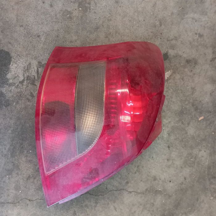 Farol trás lado condutor Toyota Yaris ano 2008