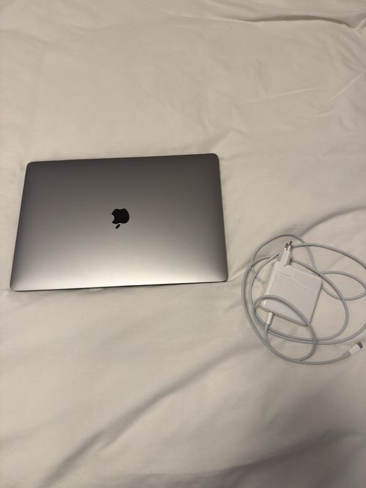 Apple MacBook Pro 2019 | 16" | i7- 9750H | 16 GB | 512 GB SSD | 5300M 4 GB | cinzento espacial | PT