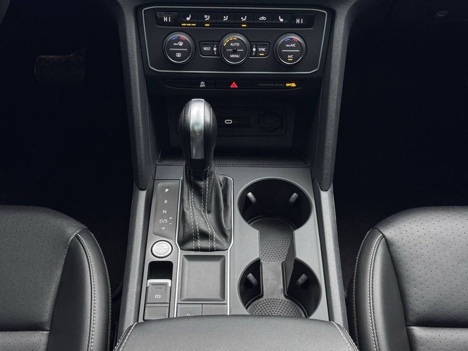 Volkswagen Atlas 2021 року, 3.6 бенз, передній привід, 113 т.км