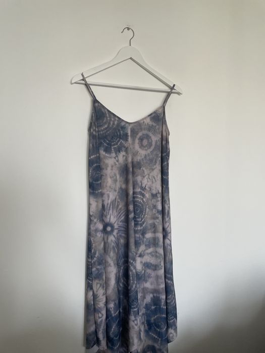 Letnia sukienka midi asymetryczna na ramiączka zwiewna Mohito 34/XS