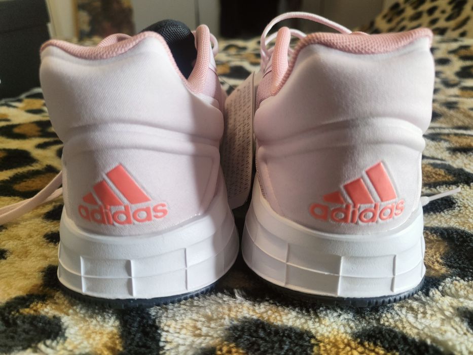 Женские кроссовки Adidas 43 р