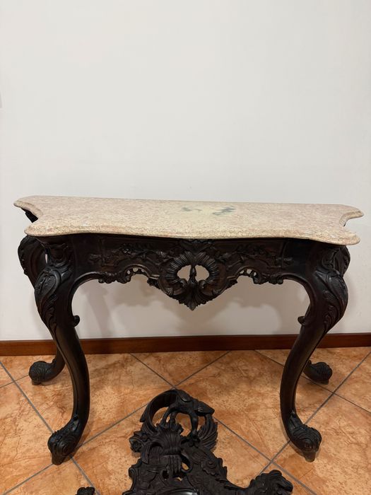 Armário antigo com espelho
