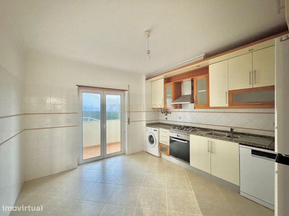 Apartamento T2 totalmente renovado no centro de Mafra, com 107m2 e 2 t