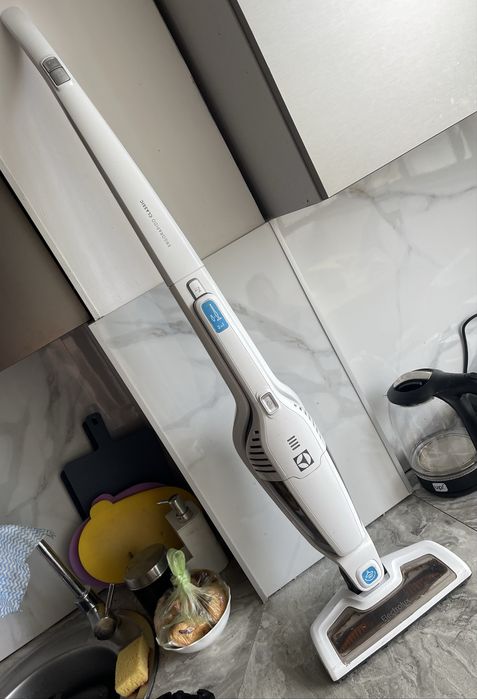Продам ел.веник ,пылесос Electrolux  ergorapido classic