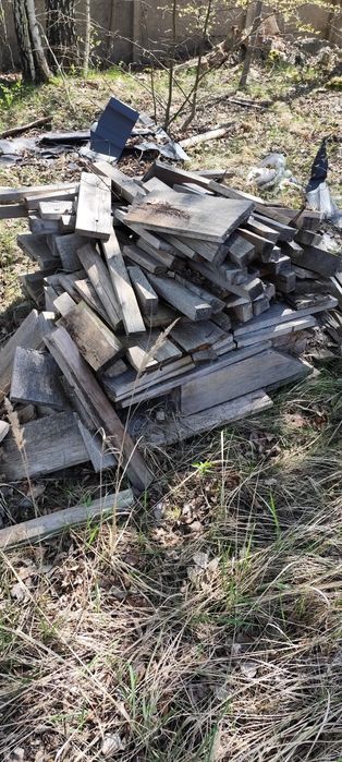 Zrzynki desek i krokwi na opał