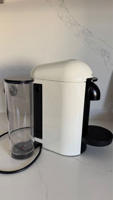 Máquina de café Nespresso Vertuo Plus