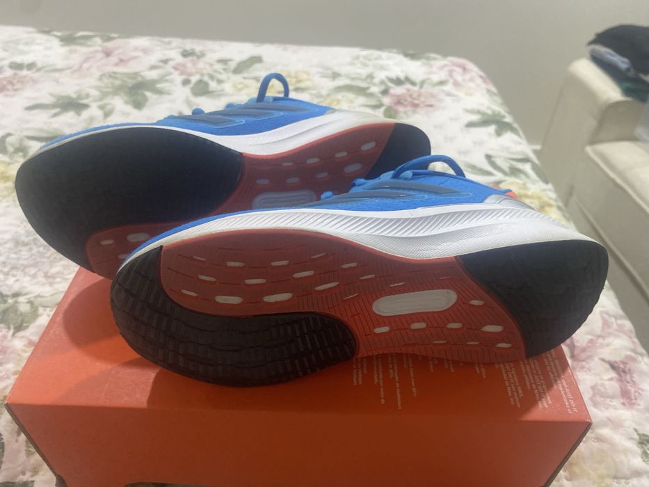 Sapatilhas azuis adidas
