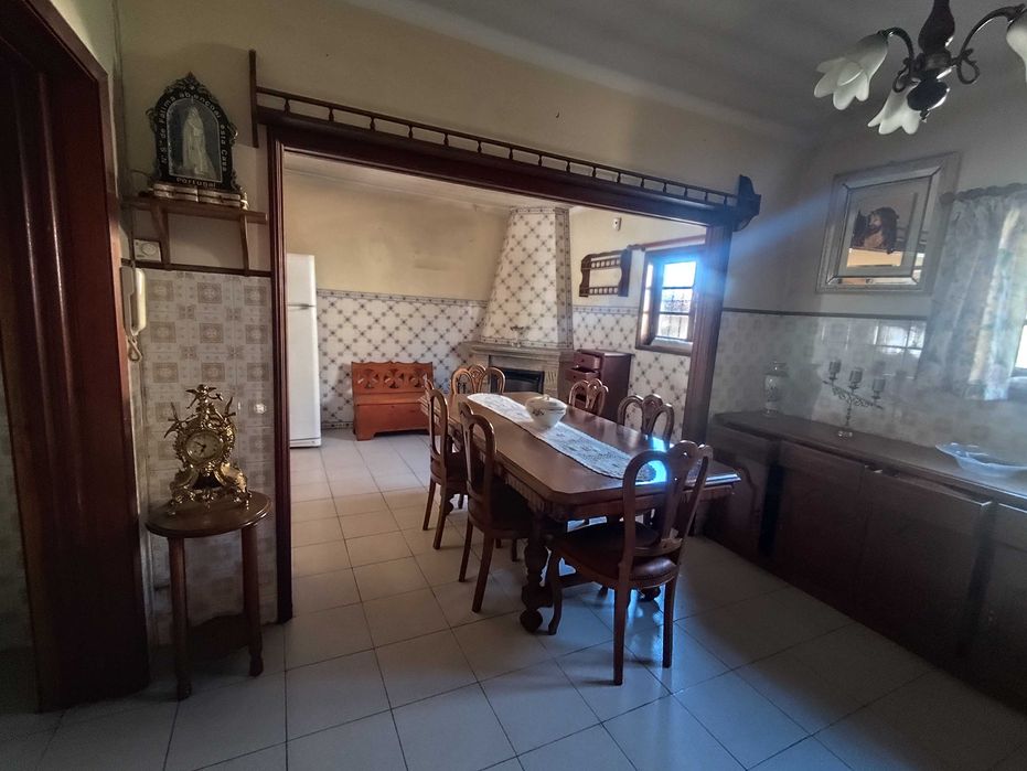2250m2 Terreno, Quintinha com Vinha e Moradia T4+