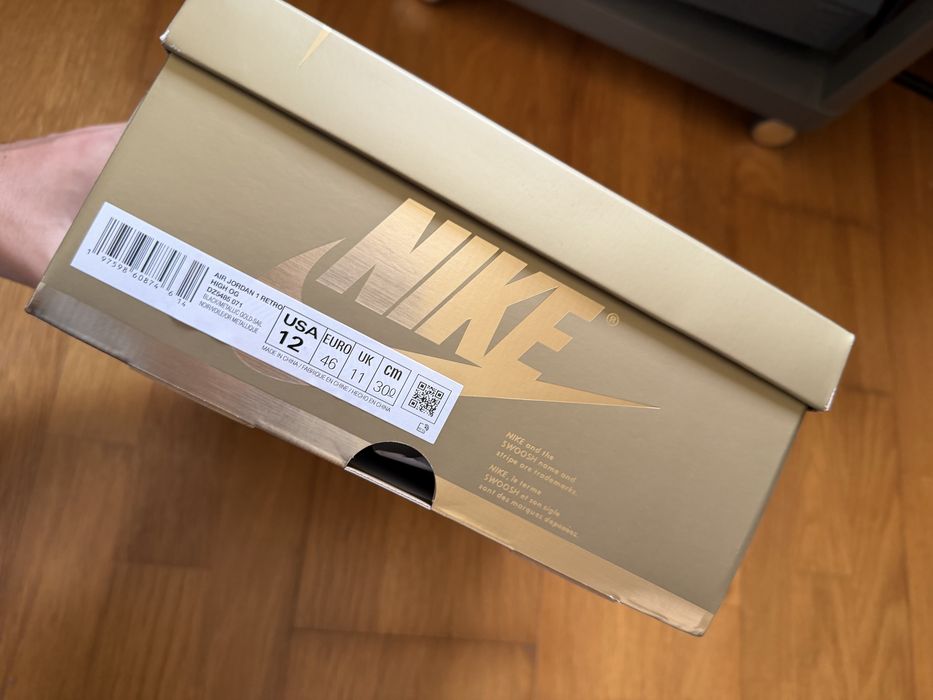 Air Jordan 1 High OG Ouro Metalico.
