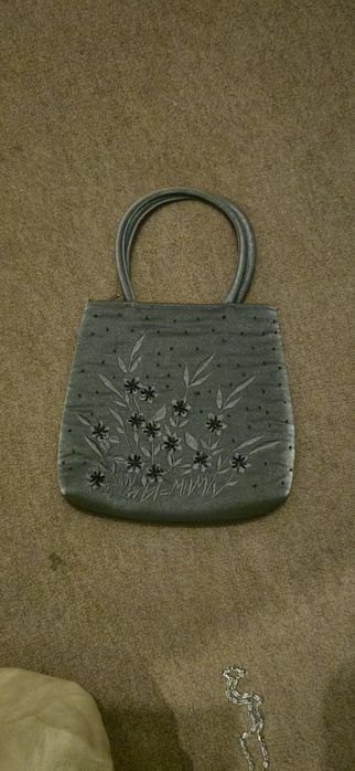 Bolsa de Mão Social Prata Velho / Chumbo com Bordado Floral
De