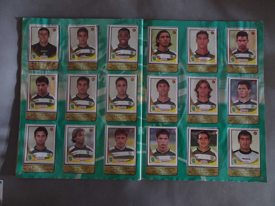 Caderneta de cromos - Futebol 2002/2003 - Panini (faltam 13 cromos)