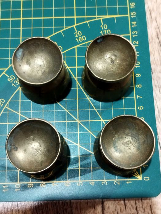 Stary, francuski wieszak na 4 kieliszki na jajka, mosiądz.