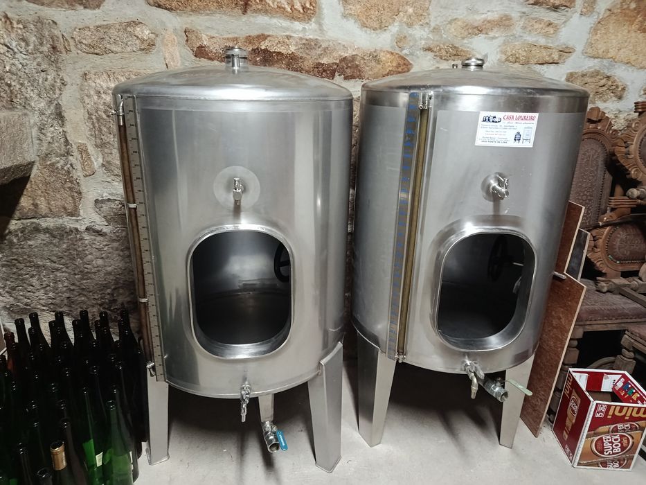 2 Vasilhas de Vinho de 260l Inox