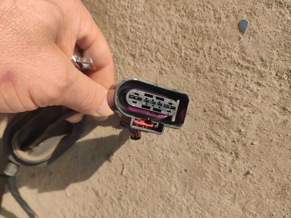 Модуль управления бензонасосом 1K0906093F