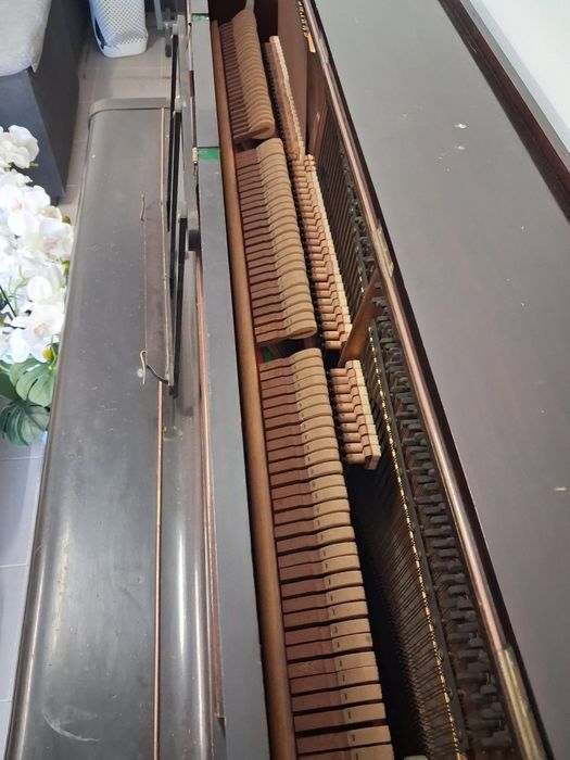 Piano vertical Lestel