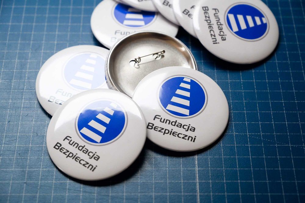 Przypinki z personalizowaną grafiką  / zdjęciem 75 mm - z agrafką