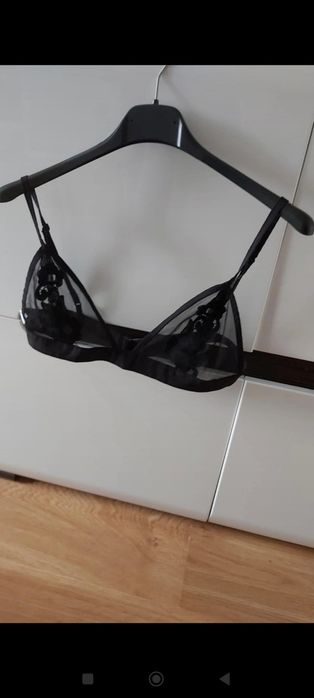 Seksowny biustonosz z trójkątna miseczką stanik z siateczka miękki