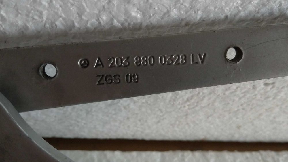 Dobradiças do capo Mercedes-Benz C-Classe (W203). 2000/2007