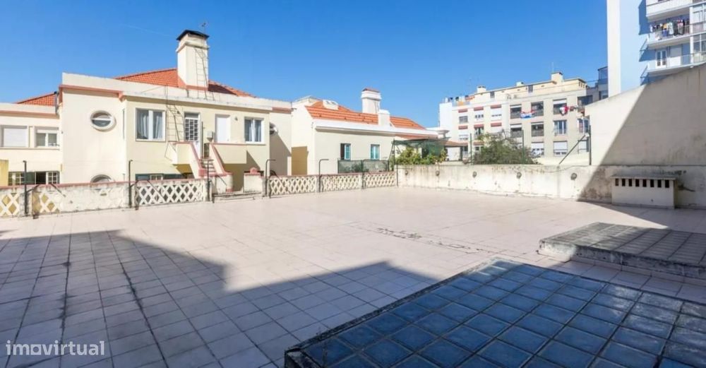 Quarto - localizado em Intendente Lisbon