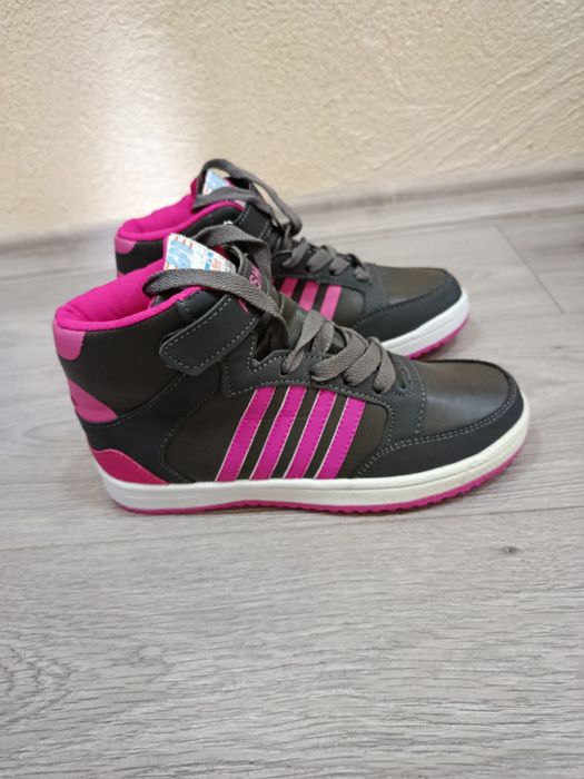 Кросівки для дівчинки 37 розміру