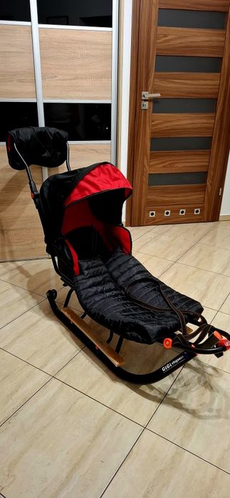 Sanki  GiGi elegance z oparciem,ocieplacz, śpiworek, pchacz, kółka.