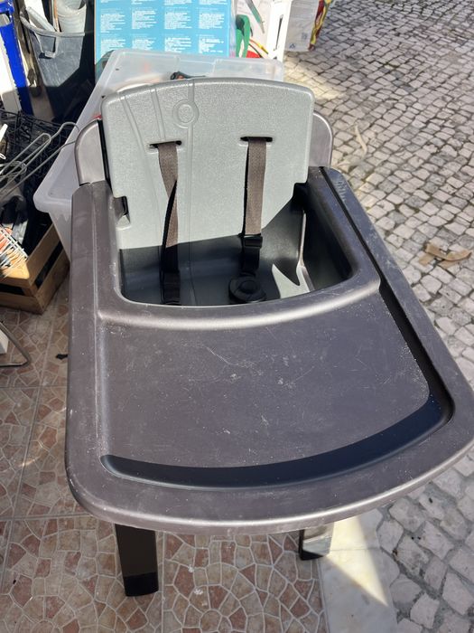 Cadeira de comer nuna