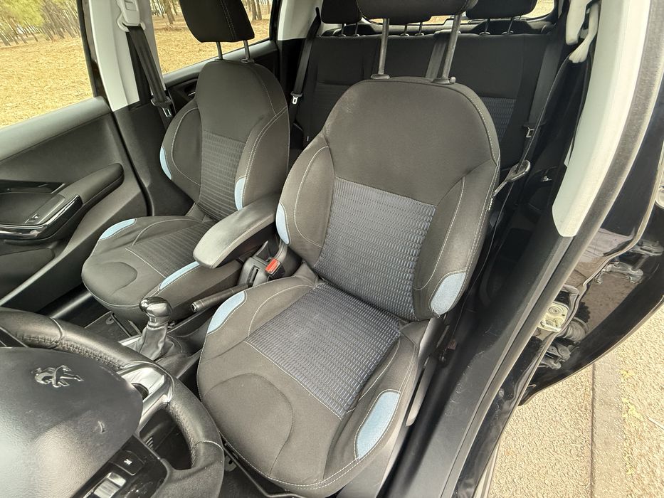 Peugeot 208 1.4 HDI Allure 68cv  excelente estado