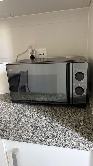 Microondas preto espelhado  Eletrónia