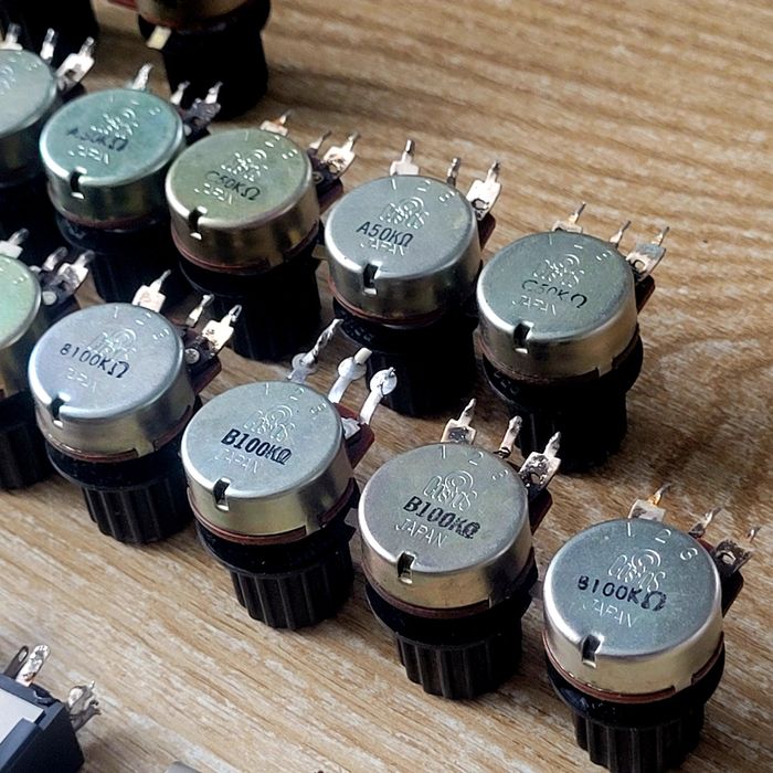 Potencjometry, gniazda, przełączniki