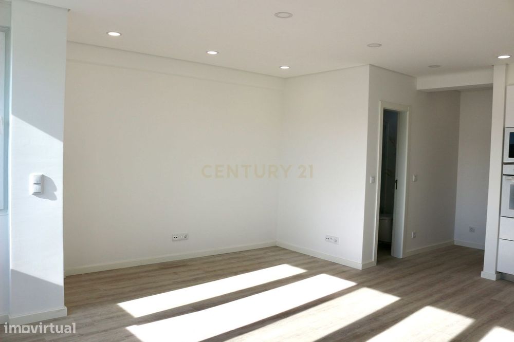 Apartamento T2 Renovado em Marvila – Lisboa