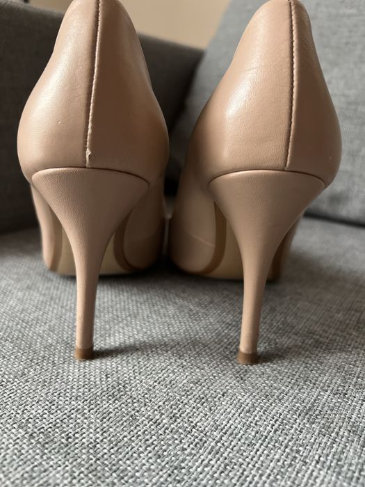 Cieliste buty na obcasie szpilki nude beżowe Massimo Dutti skórzane