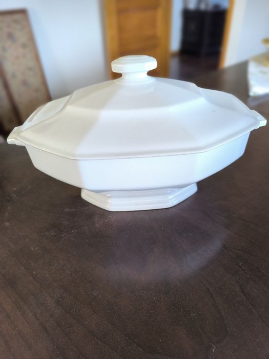 Terrina candal branca linda