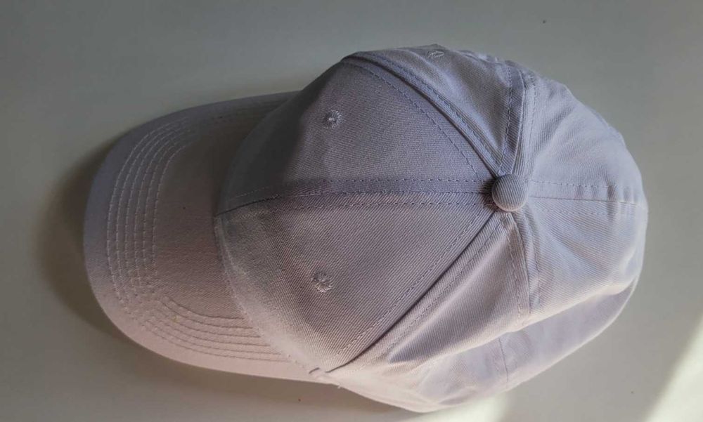 lekka czapka z daszkiem SUNSHINE unisex biała