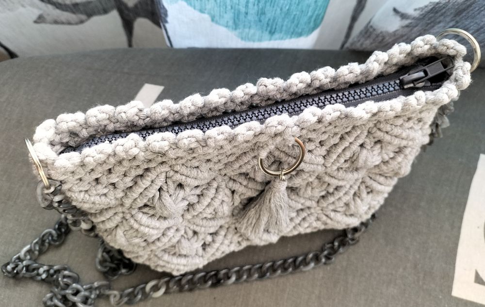 Bolsa cinzenta macramê