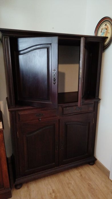 Móvel de sala castanho