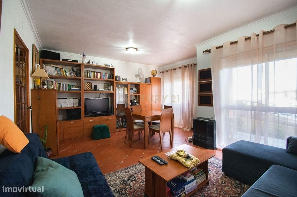 Apartamento T3 + G em S. Martinho do Bispo