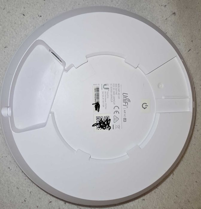 Punkt dostępowy Ubiquiti UniFi AP AC LR (UAP-AC-LR)