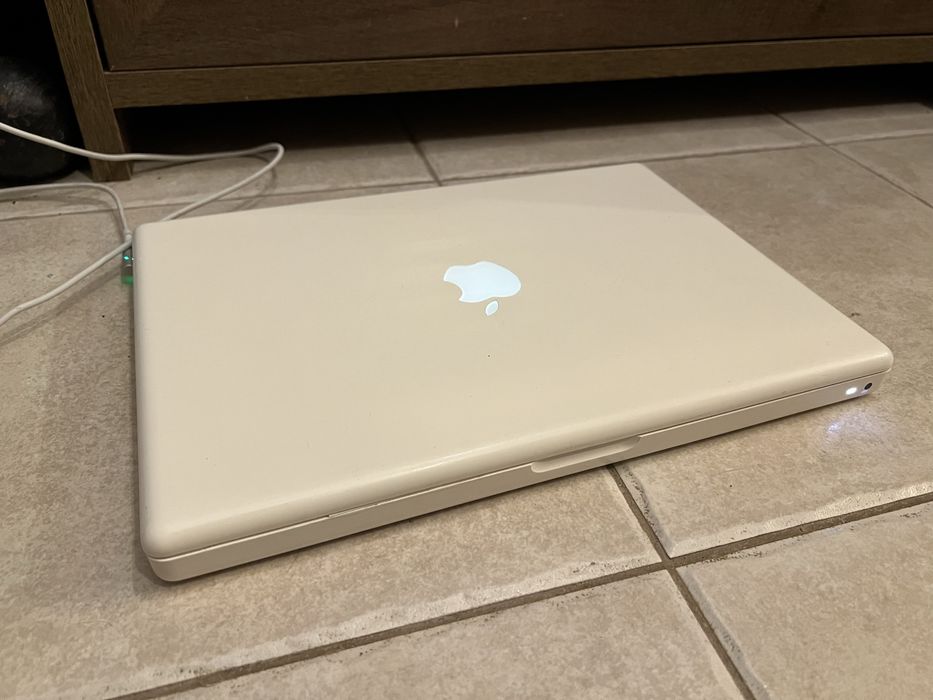 MacBook A1181 у гарному стані