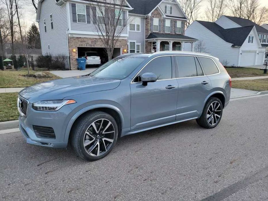 2022 Volvo XC90 T6 AWD Momentum