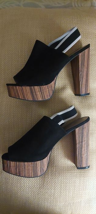 Sandálias altas 40/ 41 pretas de camurça