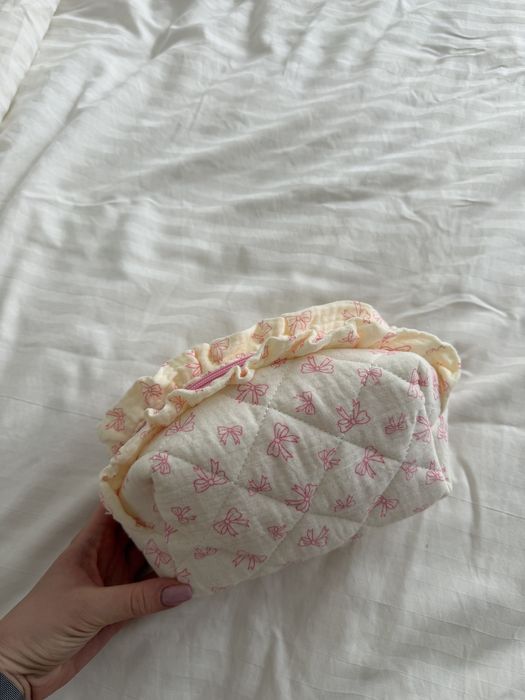 Kosmetyczka kremowo rózowa w kokardki akcesoria pinterest coquette