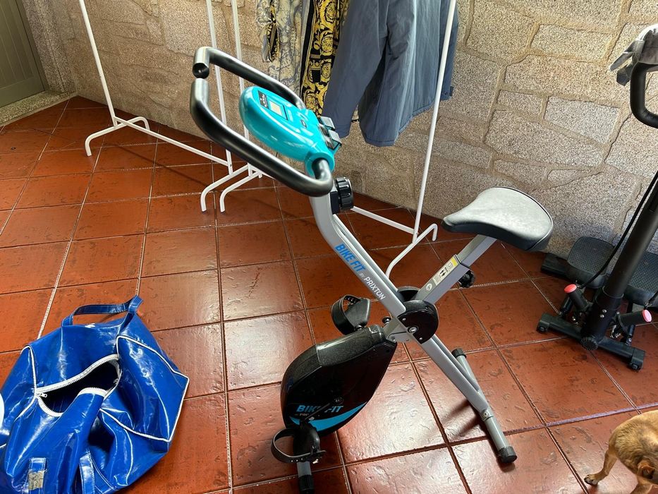 Máquina de step e bicicleta