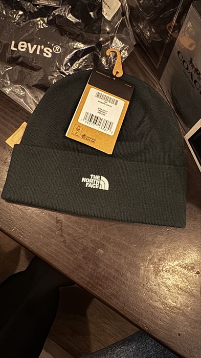 Шапки TNF, Vans, Marshall artist, levis, the north face, tnf