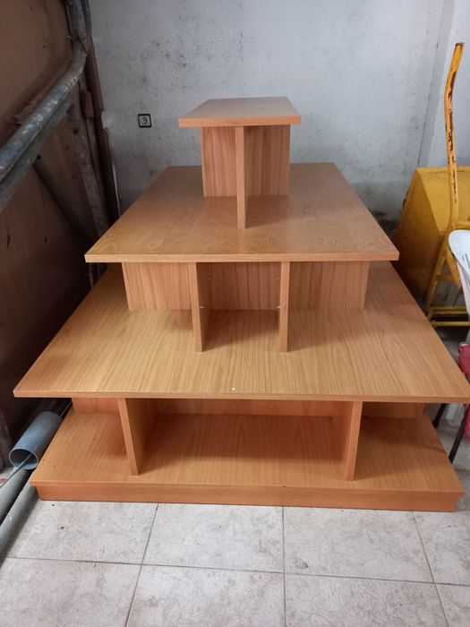 Expositor em madeira