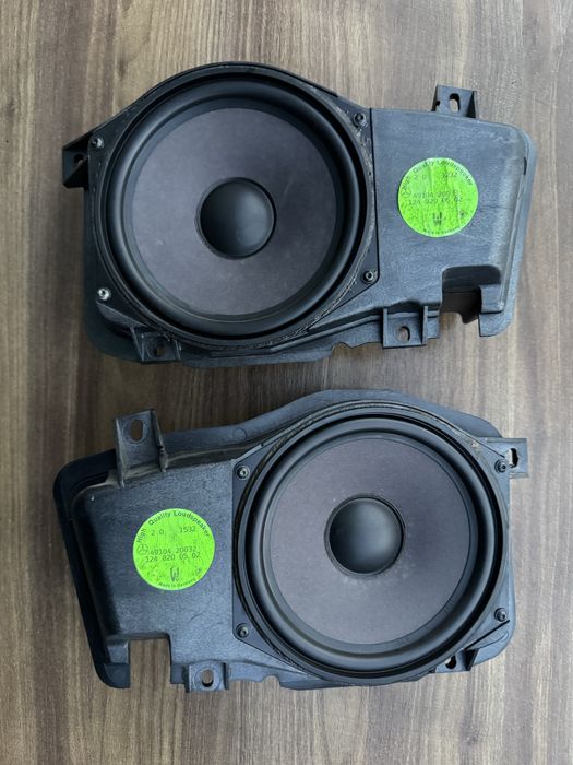 124 Мерседес. Подлокотник, подрамник, хлебница.