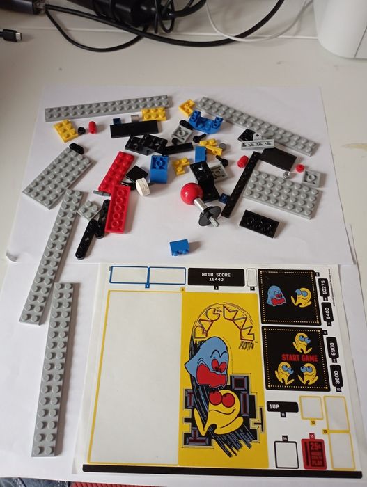 LEGO 10323 Icons Automat do gry Pac-Man elementy z torby 14+ naklejki