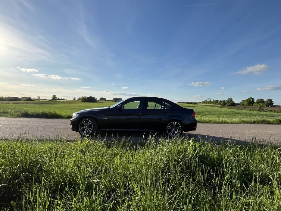 Bmw e90 320i (170 km) Shadow Line