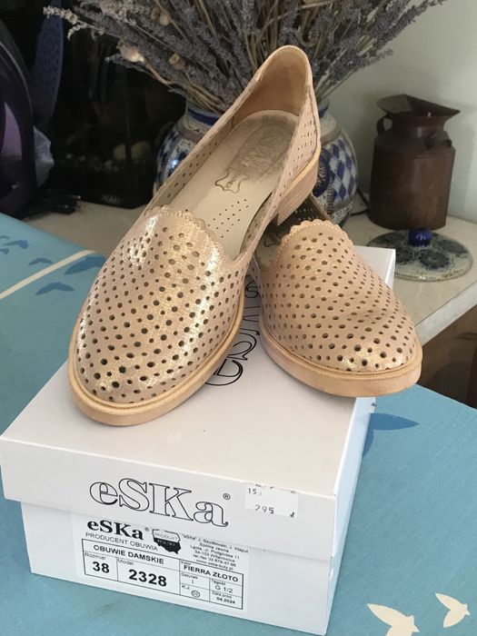 Ażurowe skórzane mokasyny złote eska 38